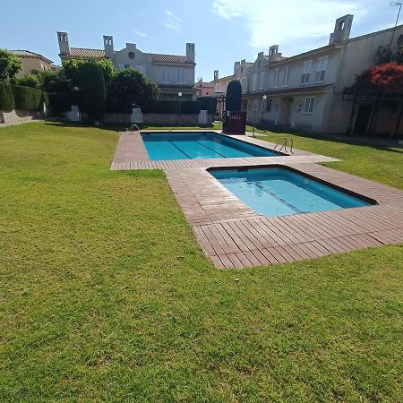 Cambrils Adosado Con Piscina 4 Habitaciones, 8 Huespedes Ngoại thất bức ảnh